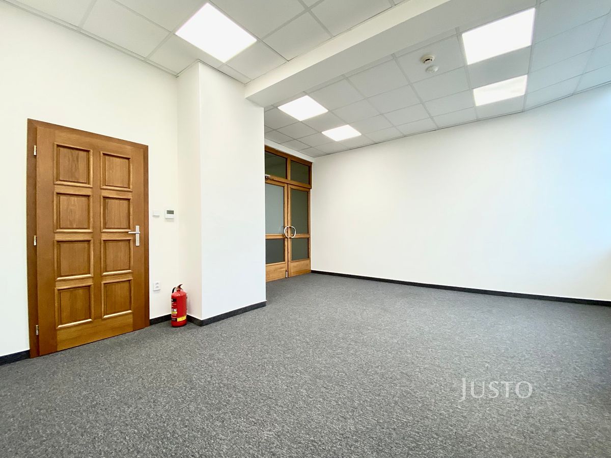 Pronájem kanceláře 67 m² – fotografie 3