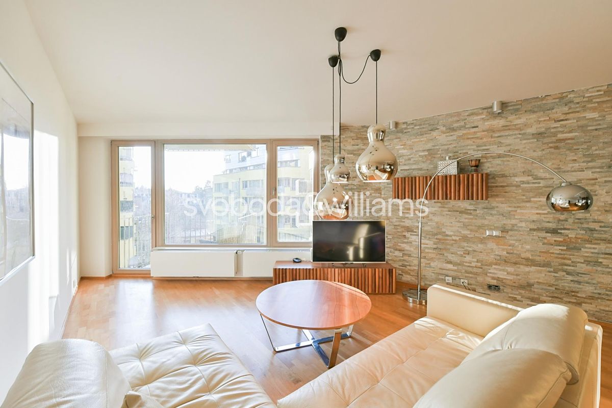 Pronájem bytu 4+kk 107 m²