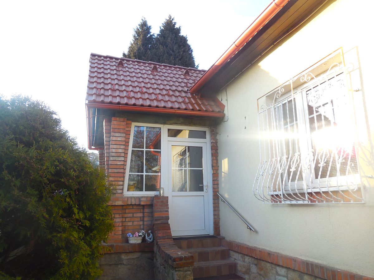 Pronájem bytu pokoje 36 m² – fotografie 2