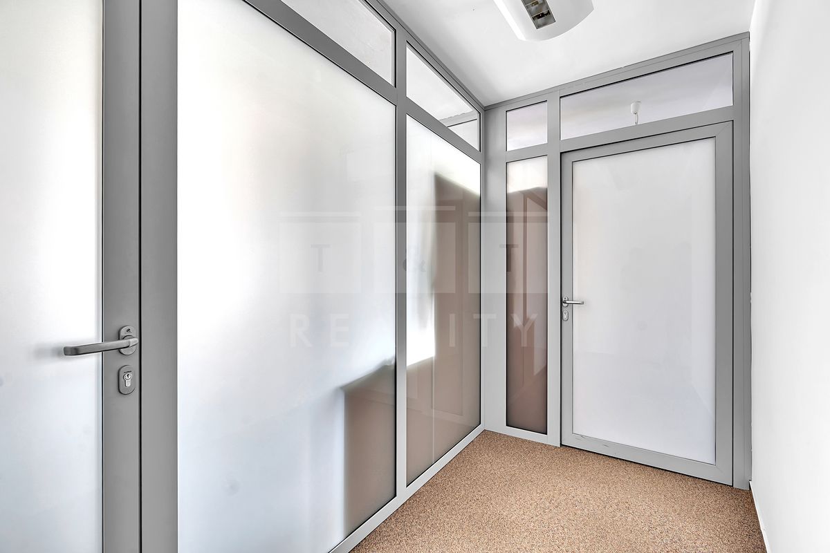 Pronájem kanceláře 110 m² – fotografie 3