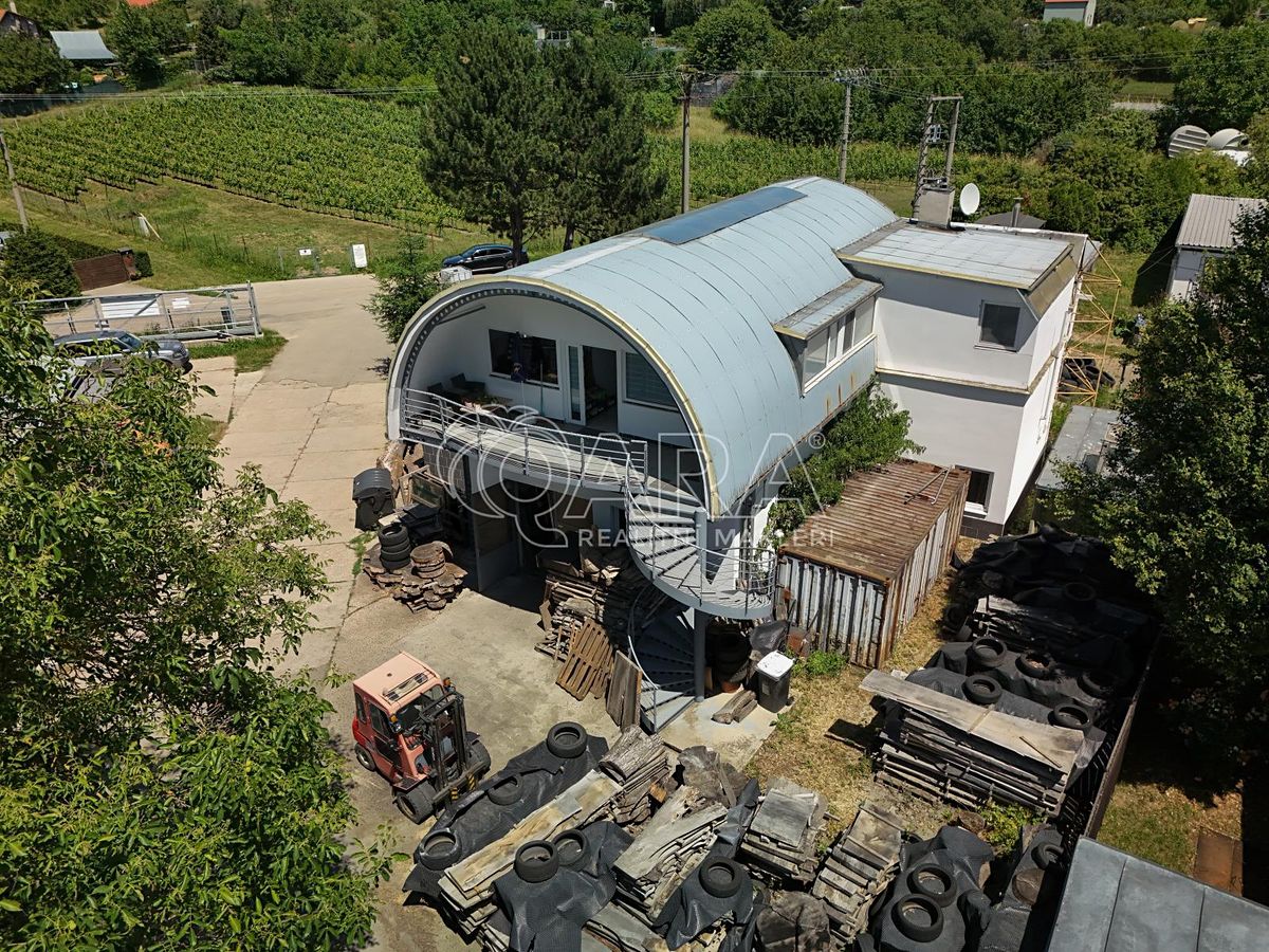 Prodej výrobní haly, prostoru 585 m²