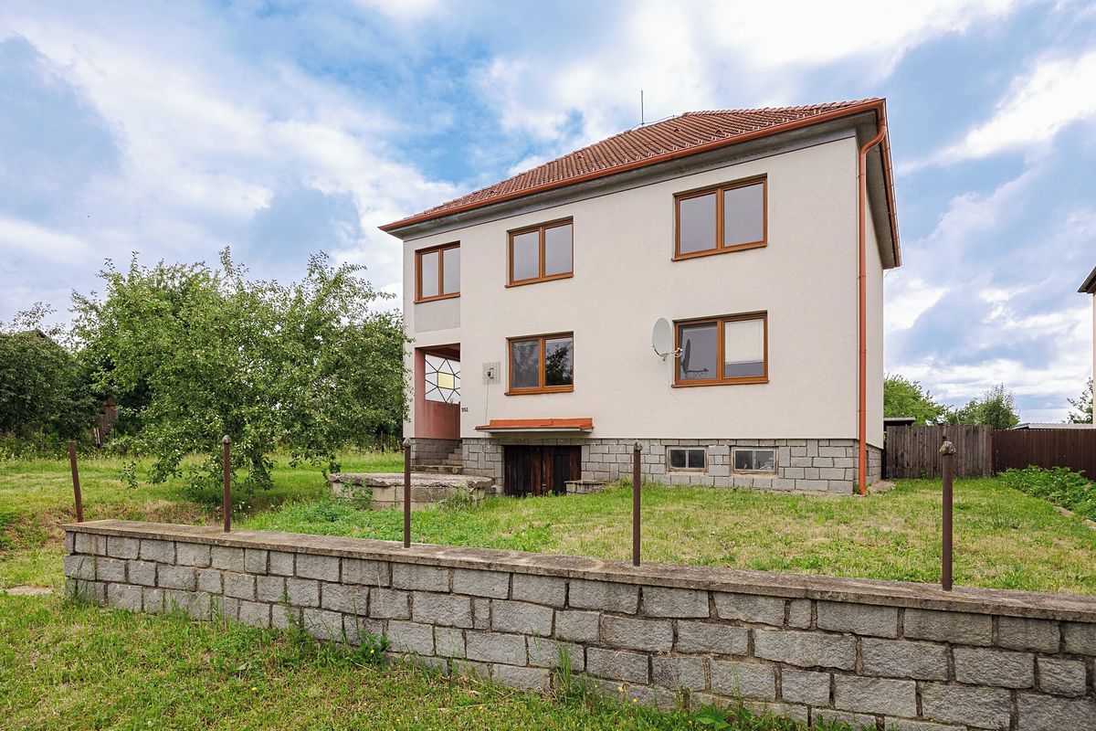 Prodej rodinného domu 193 m², pozemek 662 m² – fotografie 3