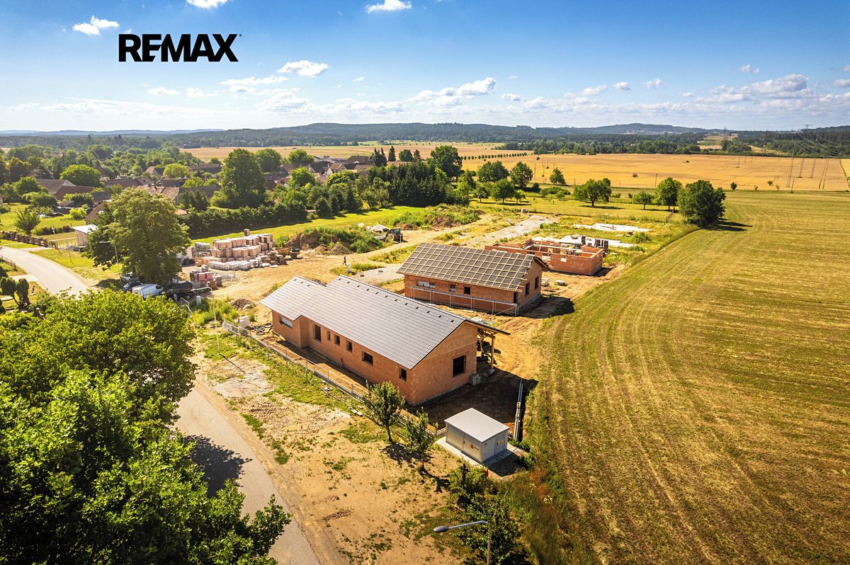 Prodej rodinného domu 174 m², pozemek 851 m² – fotografie 2