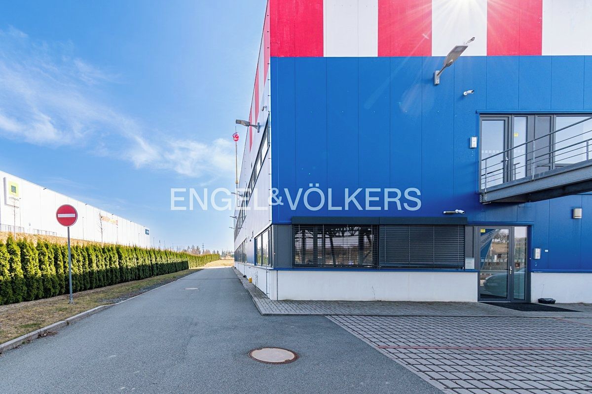 Pronájem skladového prostoru 144 m² – fotografie 2