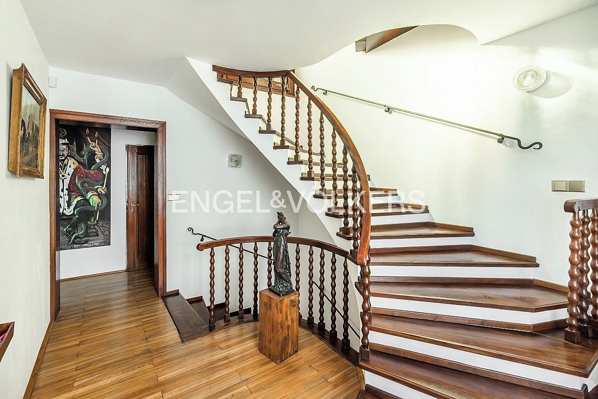 Pronájem rodinného domu 201 m², pozemek 104 m² – fotografie 4