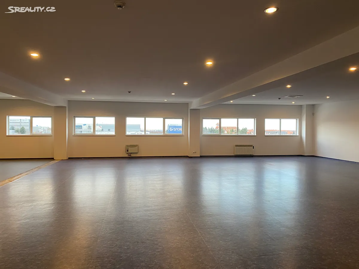 Pronájem kanceláře 700 m² – pohled 3