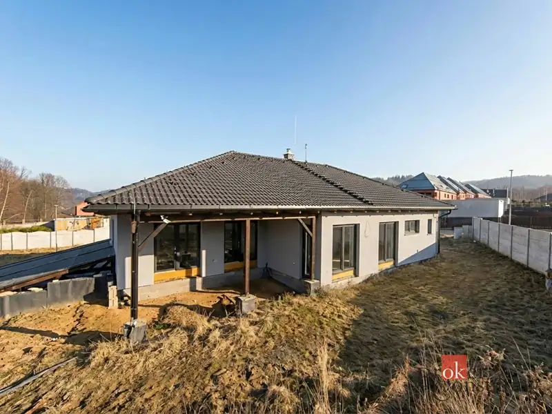 Prodej rodinného domu 196 m², pozemek 876 m², Loket – náhled fotky 2