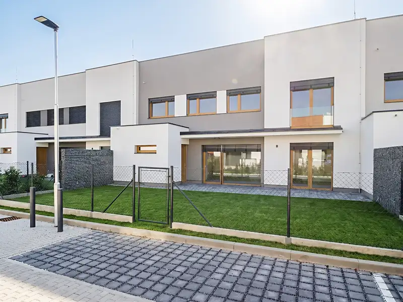 Prodej rodinného domu 160 m², pozemek 251 m², Praha – náhled fotky 2