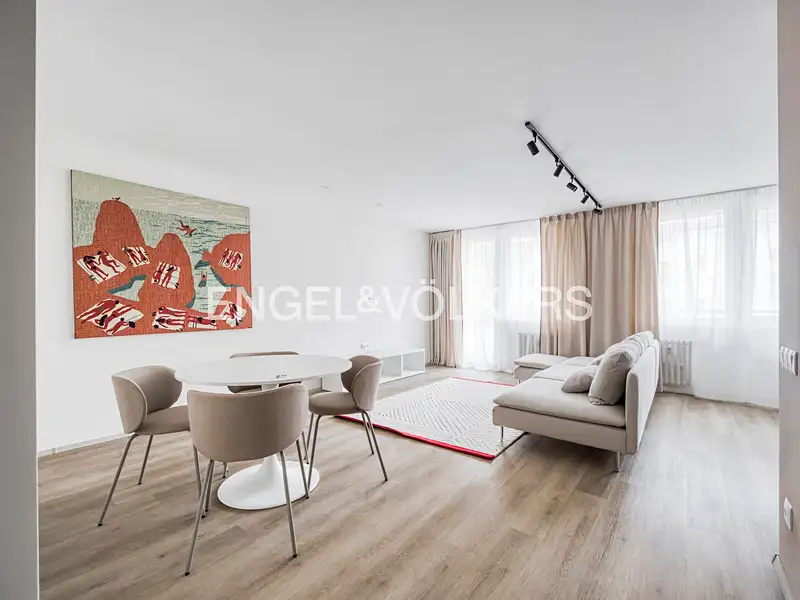 Pronájem bytu 2+kk 62 m², Praha – náhled fotky 1