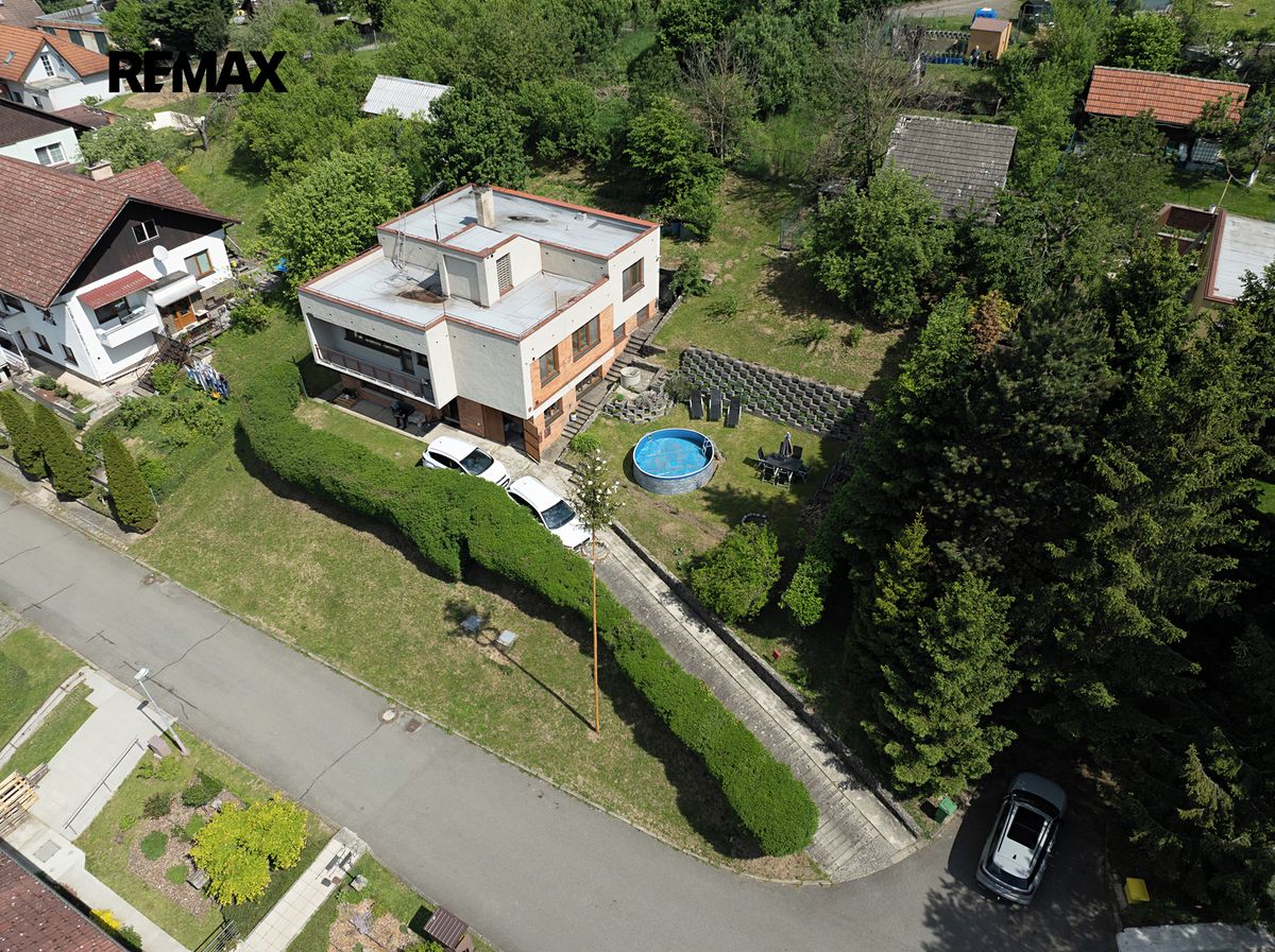 Prodej rodinného domu 310 m², pozemek 1066 m²