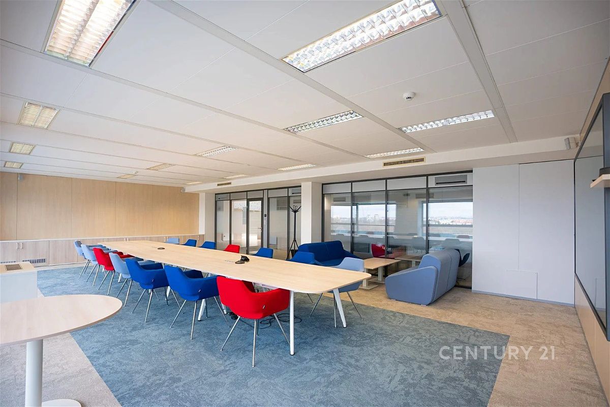 Pronájem kanceláře 1200 m² – fotografie 3