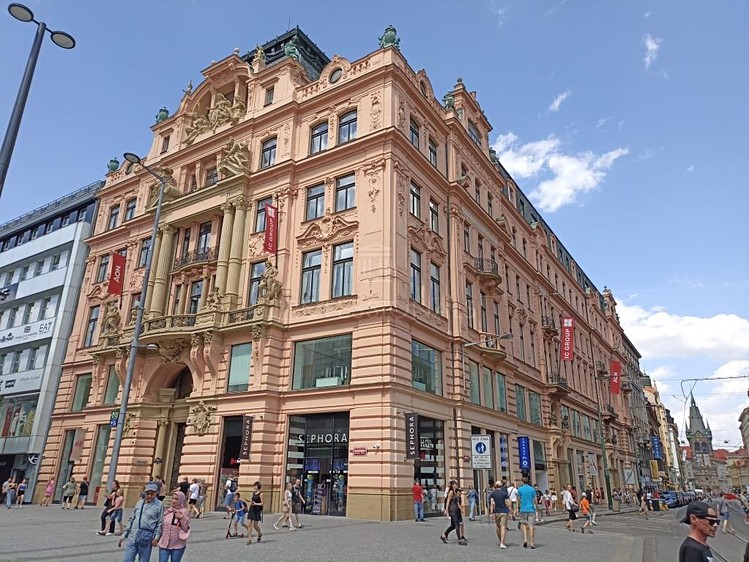 Pronájem komerčního prostoru, 466 m² (1 z 6)