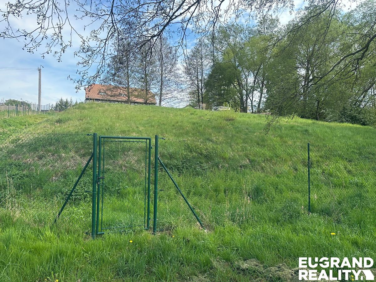 Prodej stavebního pozemku 2373 m²
