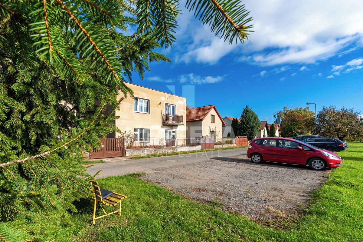 Prodej rodinného domu 174 m², pozemek 902 m² – fotografie 2