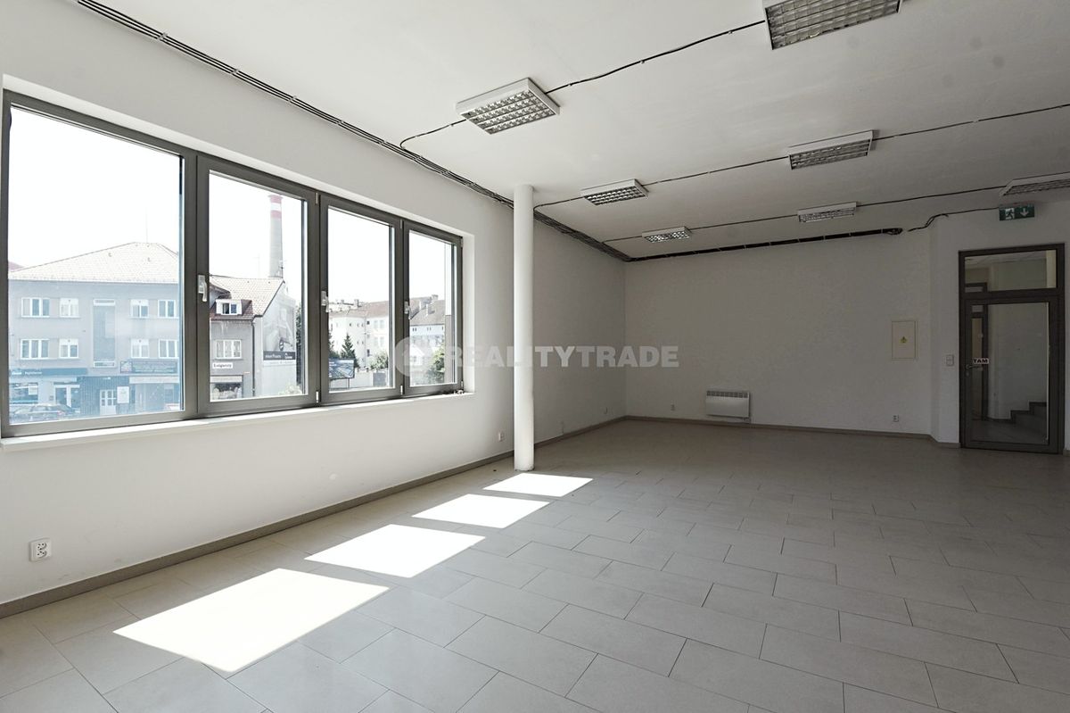 Pronájem obchodního prostoru 111 m² – fotografie 3