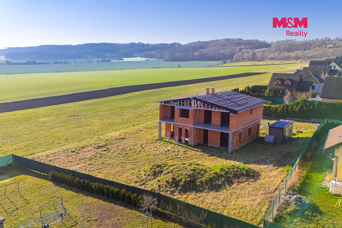 Prodej rodinného domu 245 m², pozemek 1273 m² – fotografie 2