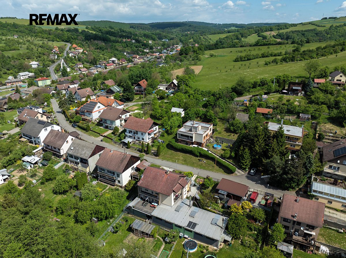 Prodej rodinného domu 310 m², pozemek 1066 m² – fotografie 3