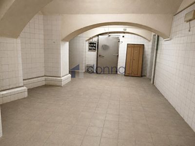 Pronájem skladového prostoru 220 m²