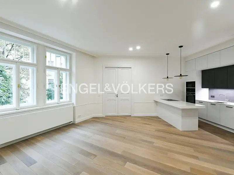 Pronájem bytu 4+kk 118 m², Praha – náhled fotky 1