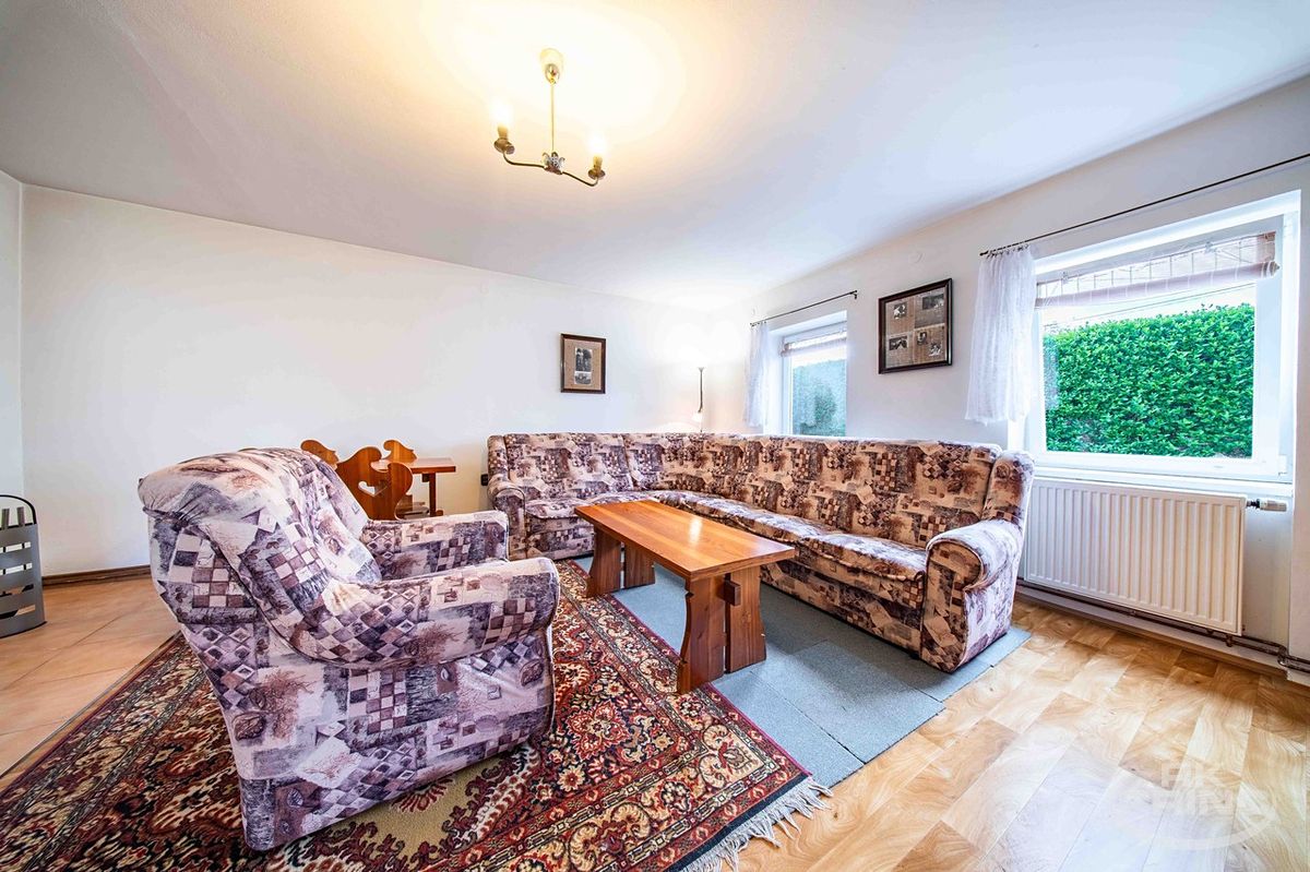 Prodej rodinného domu 350 m², pozemek 1295 m² – fotografie 5