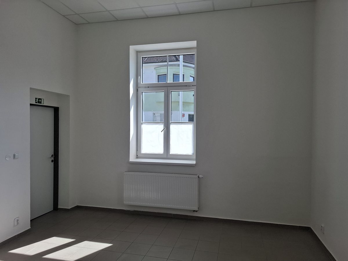 Pronájem obchodního prostoru 22 m² – fotografie 2