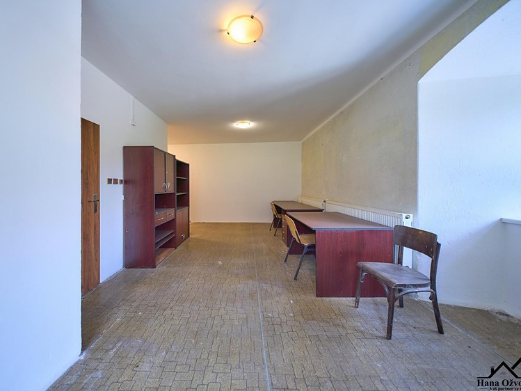 Prodej komerčního prostoru, 755 m² (3 z 23)