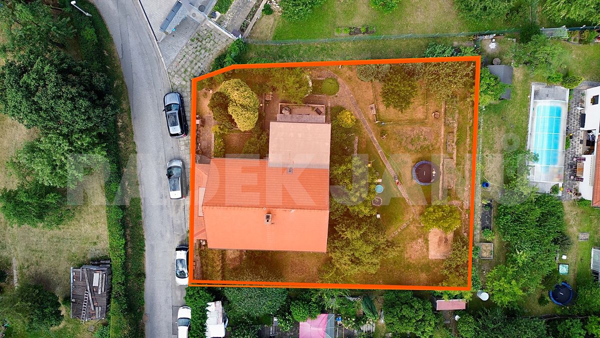 Prodej rodinného domu 202 m², pozemek 892 m² – fotografie 2