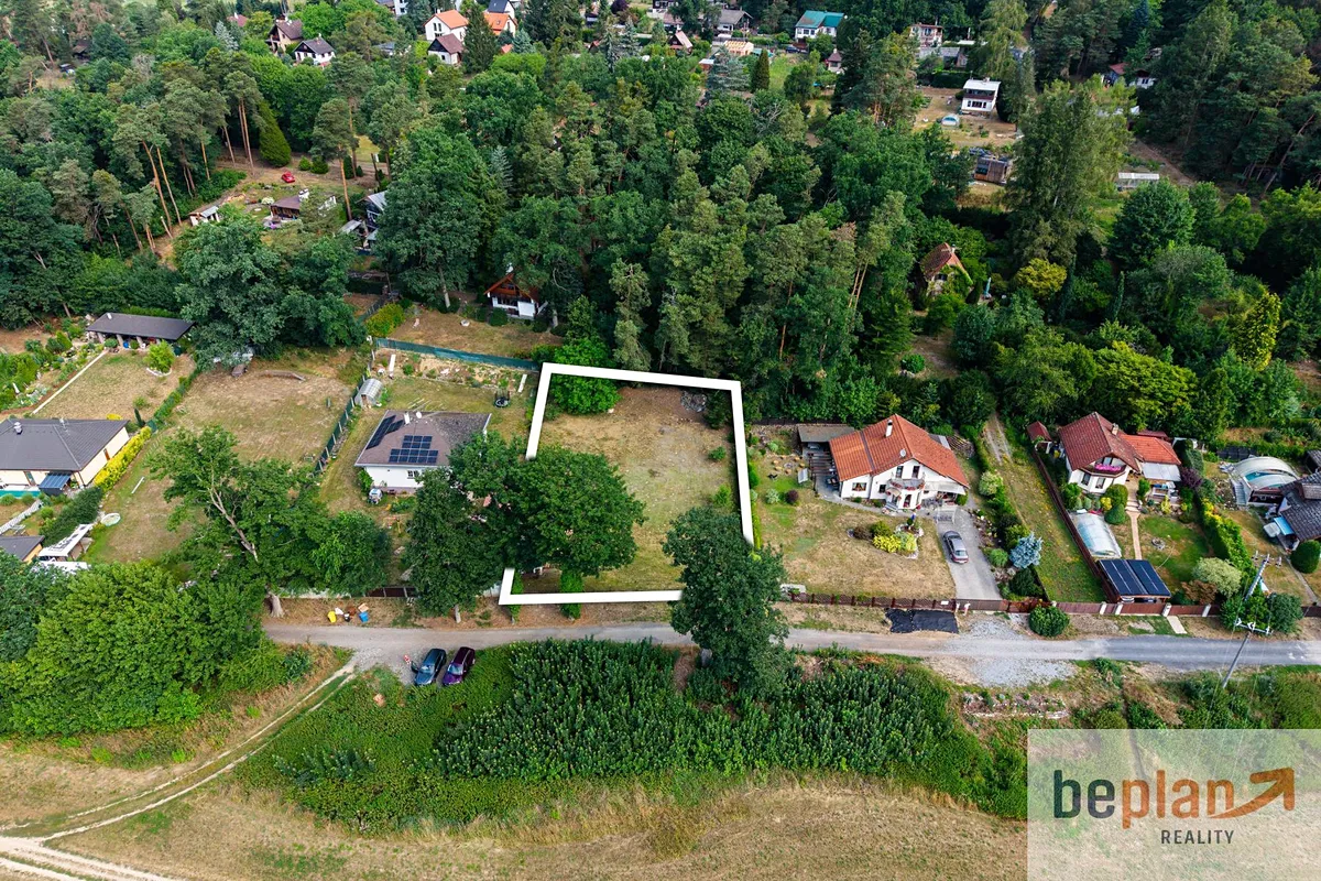 Prodej stavebního pozemku 1068 m²