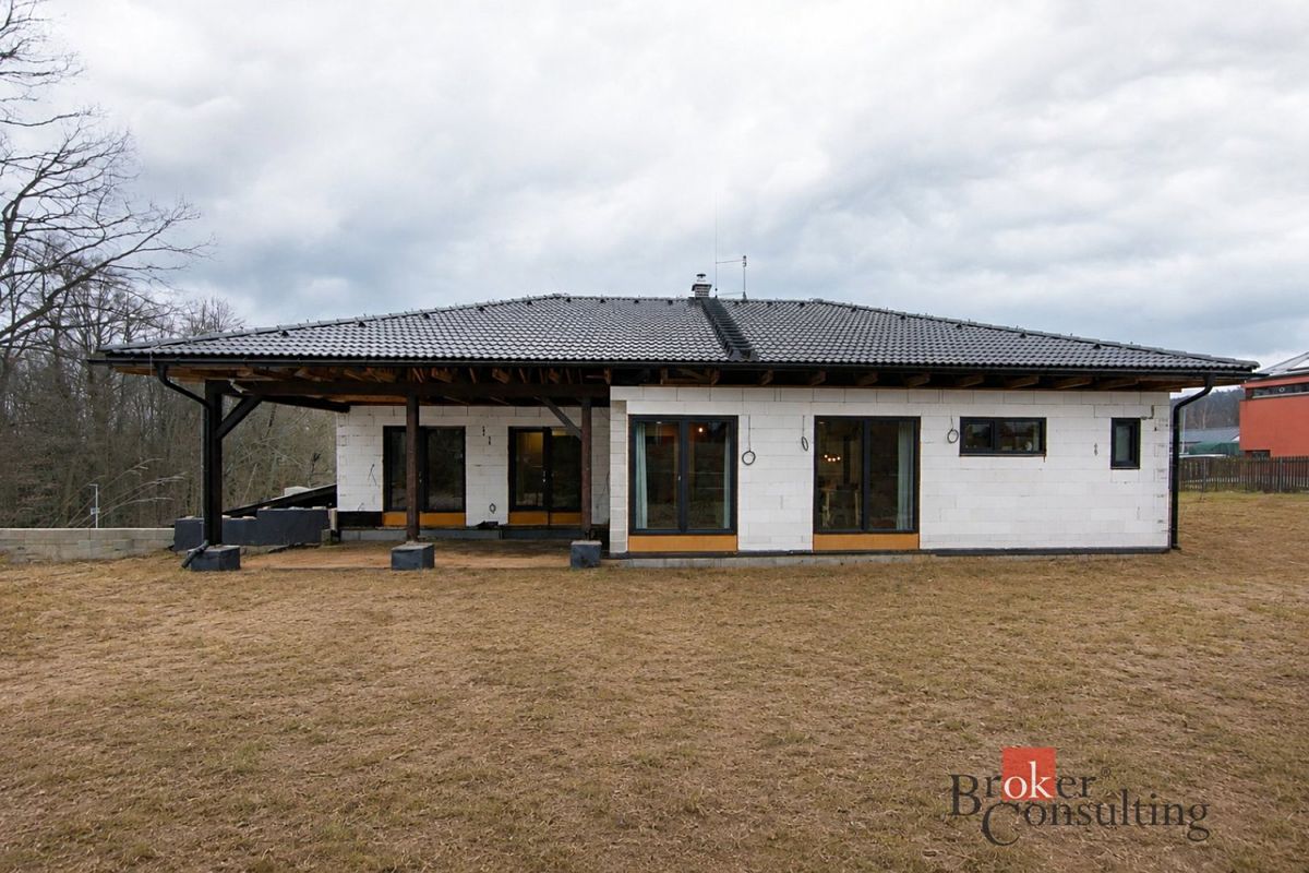 Prodej rodinného domu 196 m², pozemek 876 m²