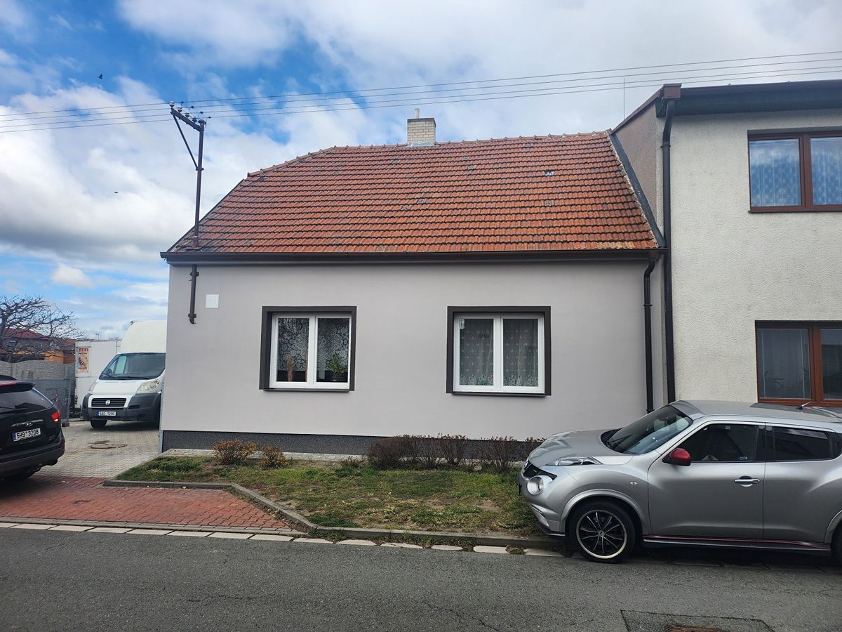 Prodej rodinného domu 135 m², pozemek 392 m² – fotografie 2