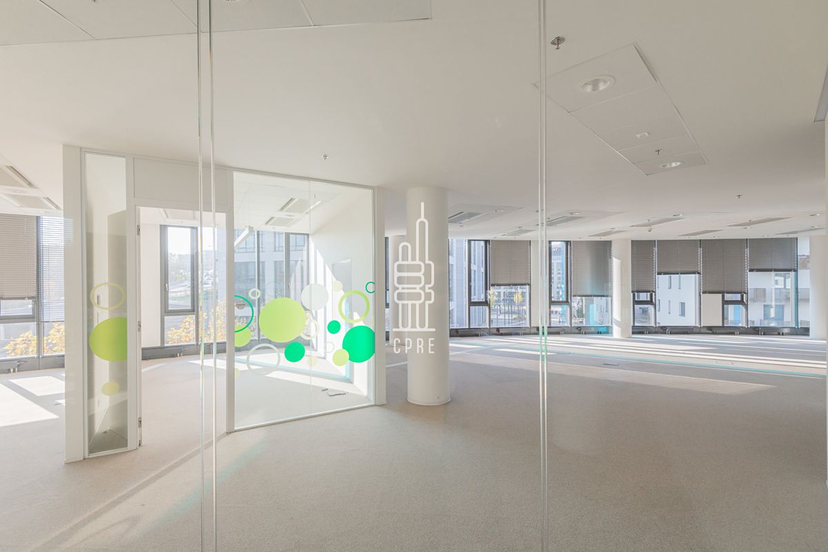 Pronájem kanceláře 347 m² – fotografie 2
