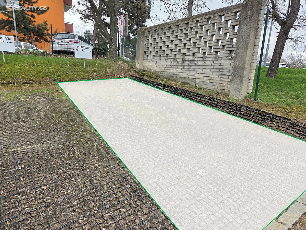 Pronájem garážového stání 13 m², Brno