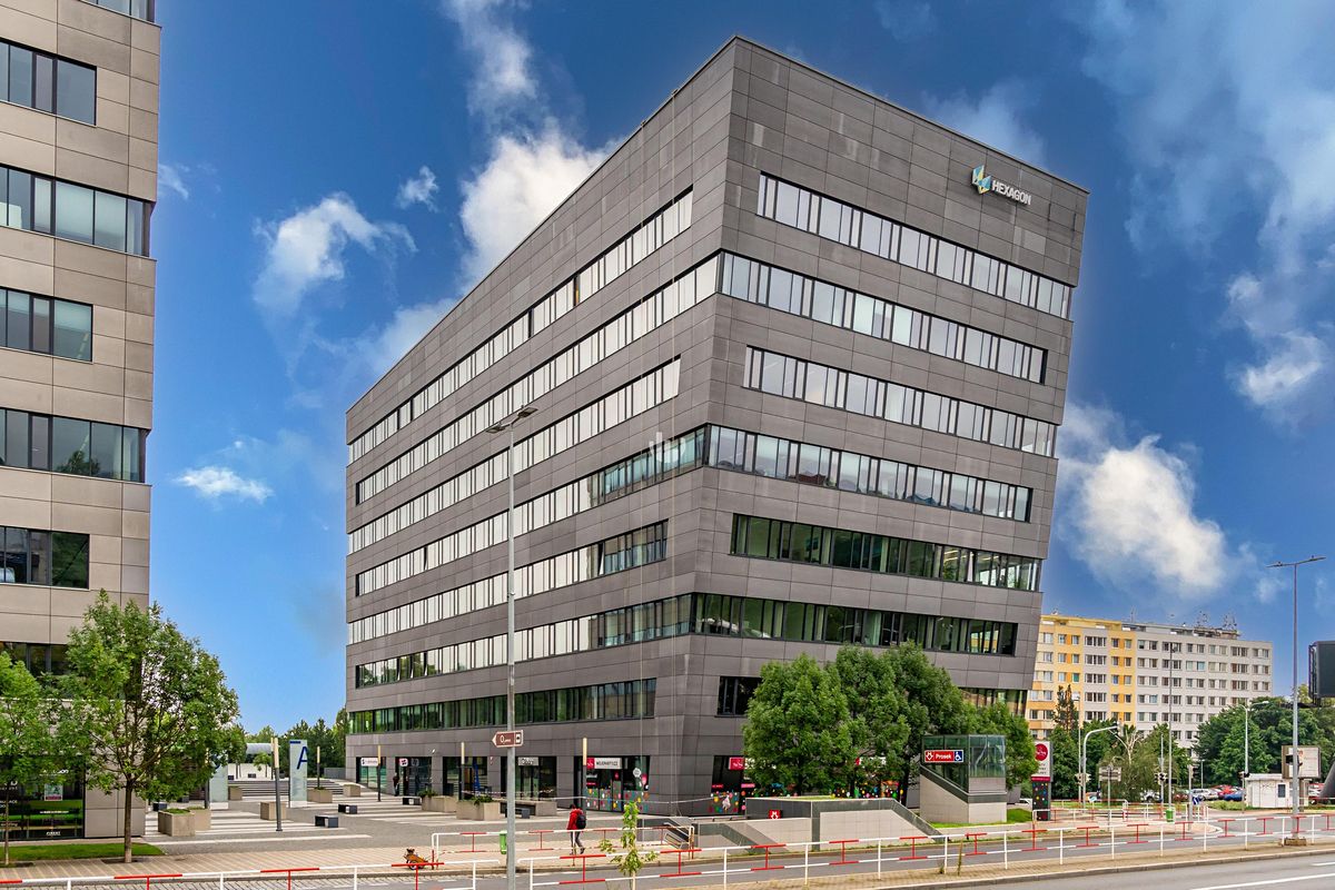Pronájem kanceláře 303 m²