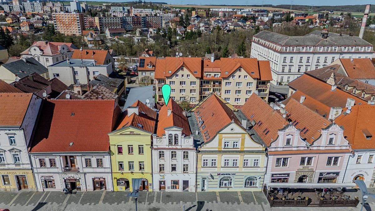 Prodej rodinného domu 352 m², pozemek 315 m² – fotografie 2