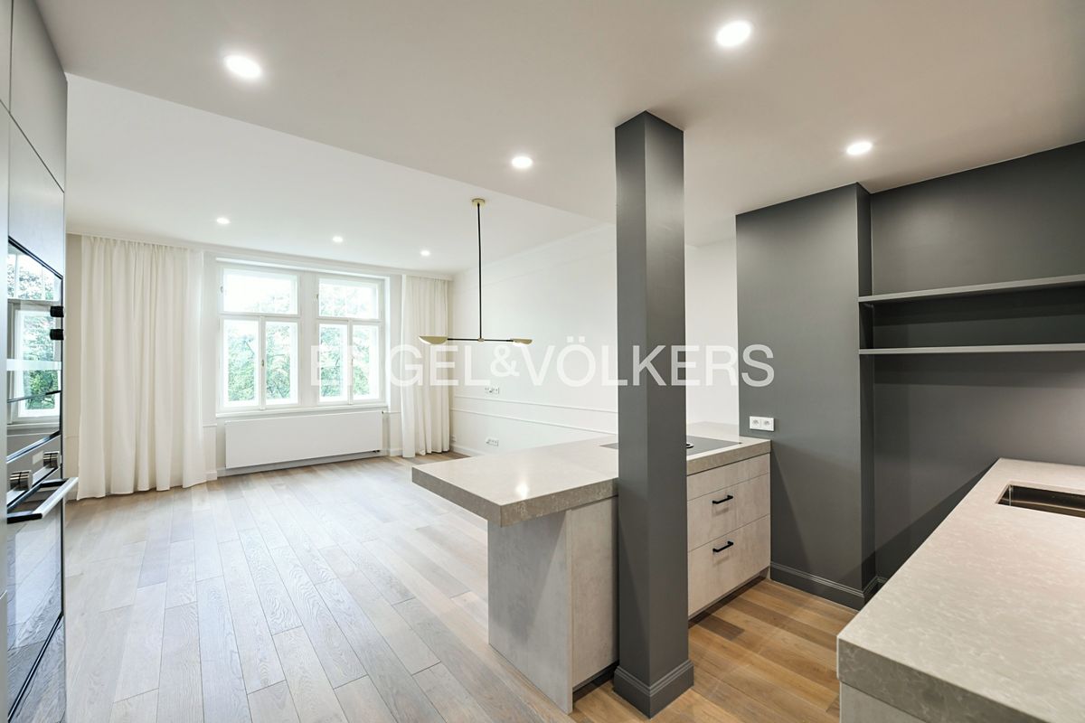 Pronájem bytu 4+kk 107 m²