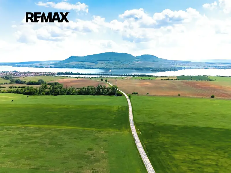 Prodej pole 72617 m², Pouzdřany – náhled fotky 1