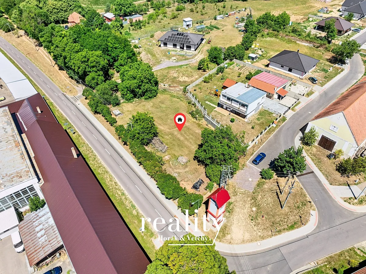 Prodej stavebního pozemku 1392 m²
