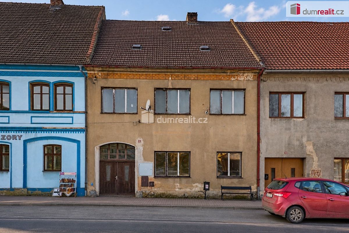 Prodej rodinného domu 200 m², pozemek 321 m² – fotografie 2