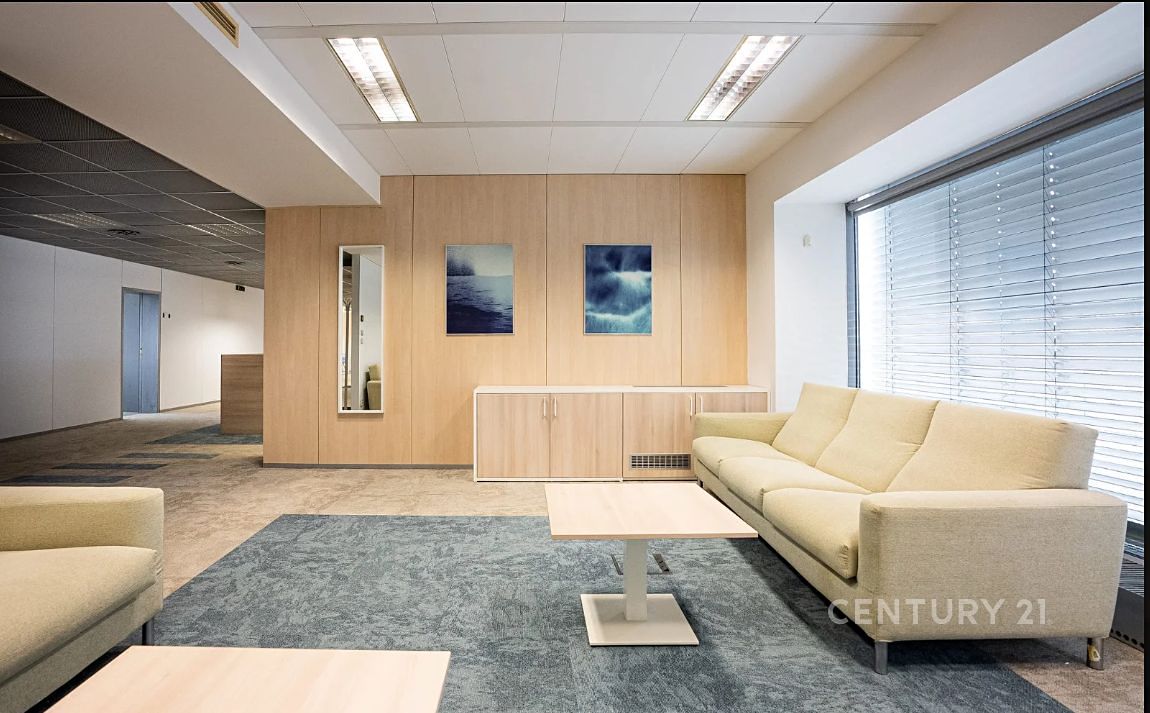 Pronájem kanceláře 1200 m² – fotografie 2
