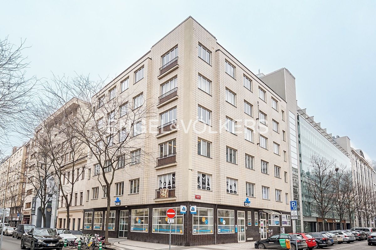 Pronájem kanceláře 154 m², Praha – fotka 1 z 3