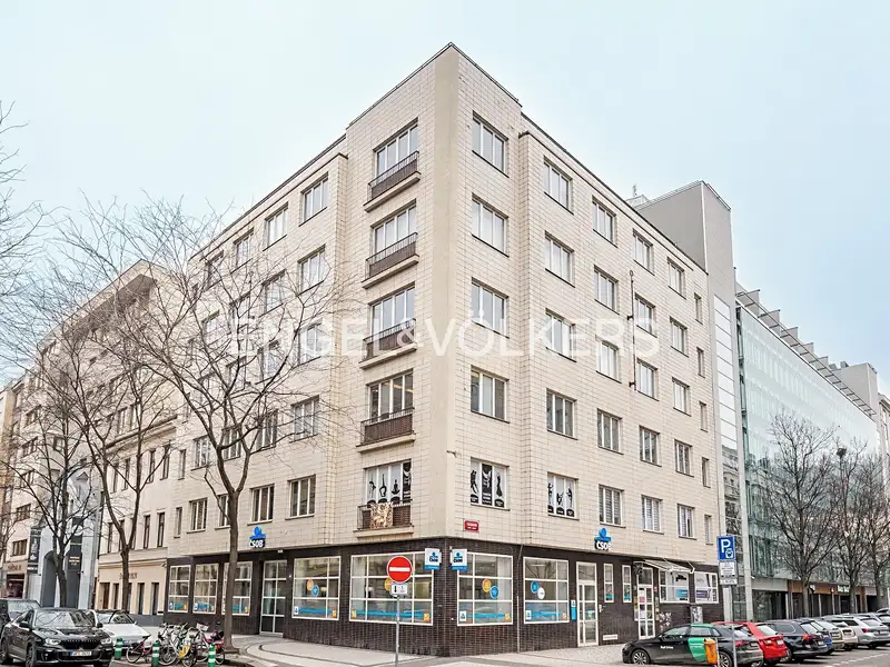 Pronájem kanceláře 154 m², Praha – náhled fotky 1