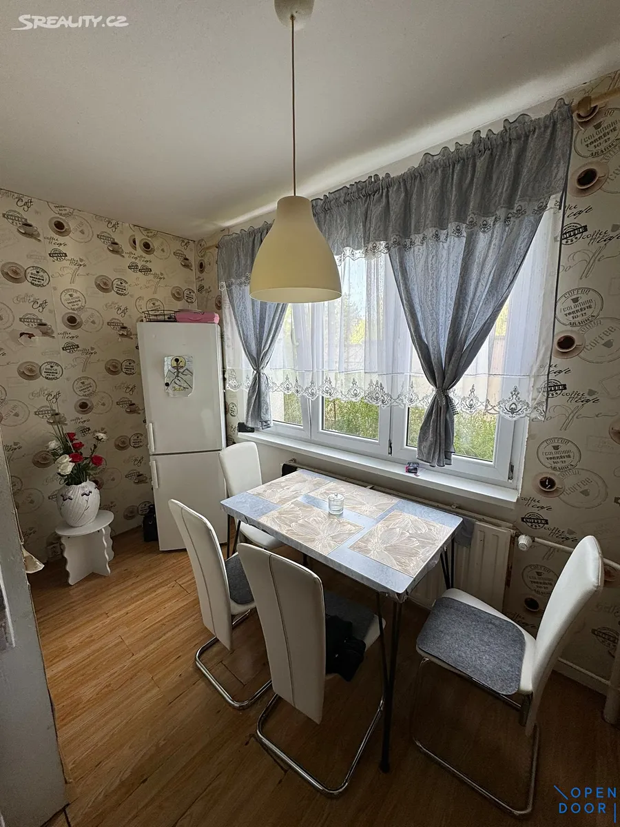 Pronájem bytu 2+1 61 m² – pohled 2