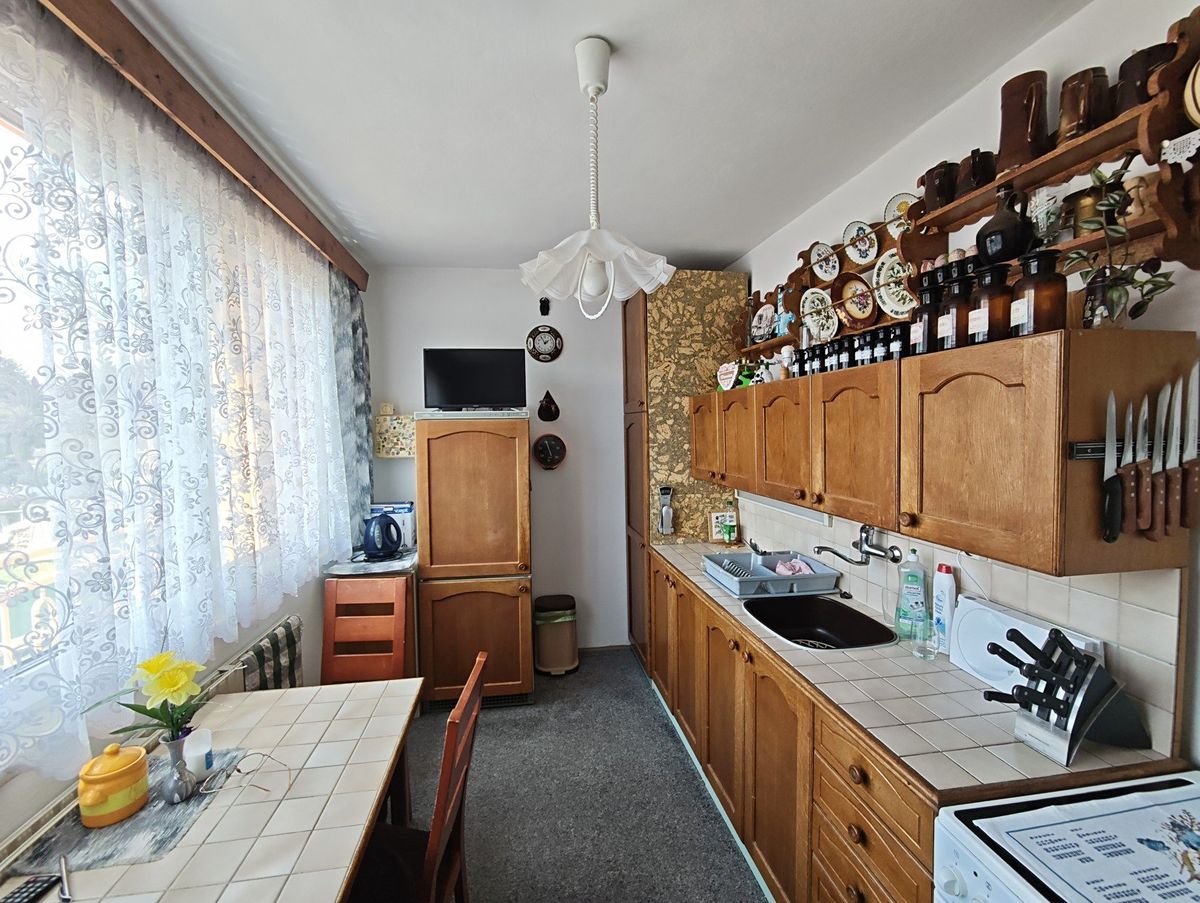 Prodej rodinného domu 213 m², pozemek 688 m² – fotografie 5