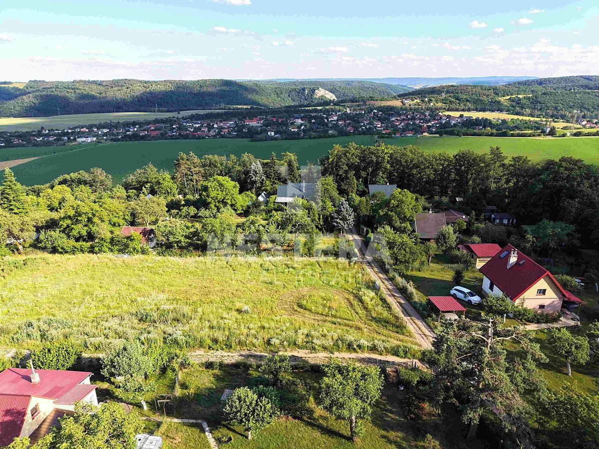 Prodej stavebního pozemku 838 m² – fotografie 3