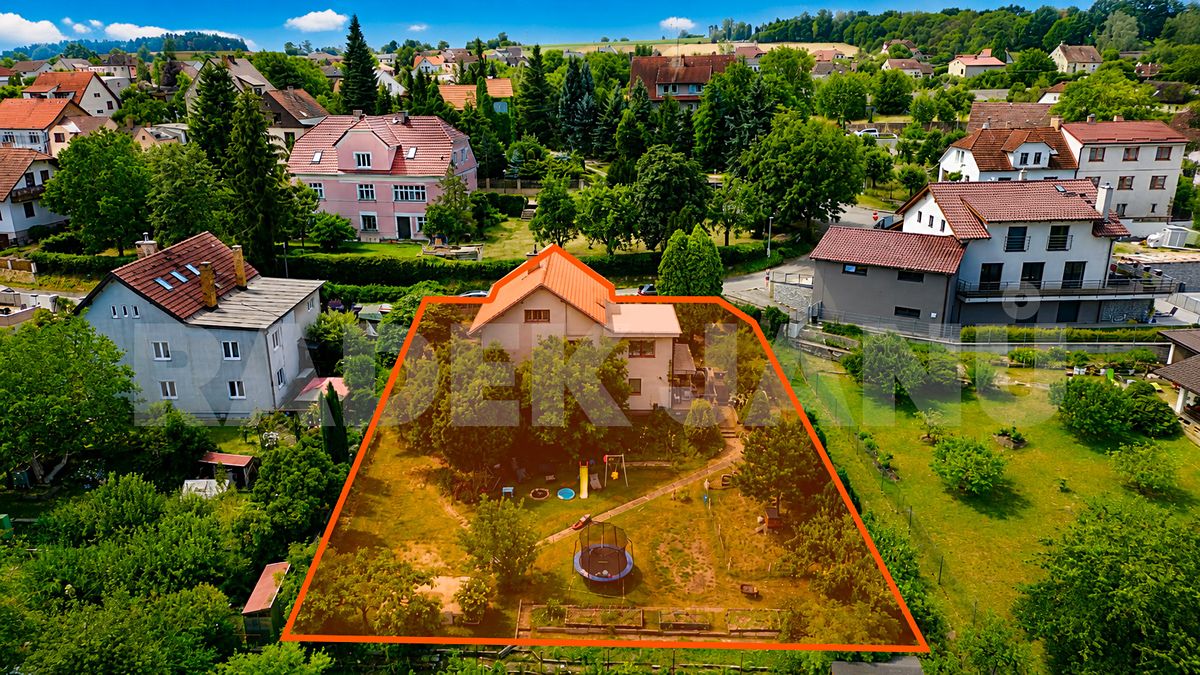 Prodej rodinného domu 202 m², pozemek 892 m² – fotografie 3