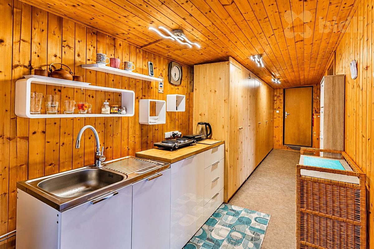 Prodej rodinného domu 860 m², pozemek 1316 m² – fotografie 3
