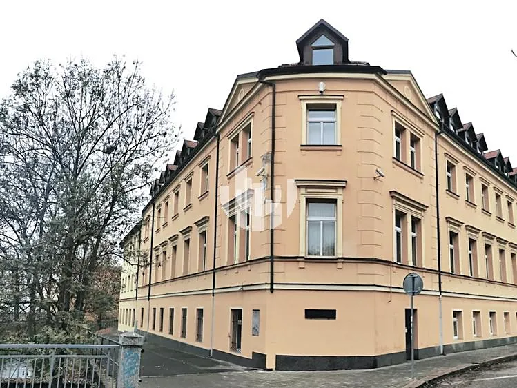 Pronájem kanceláře 454 m²