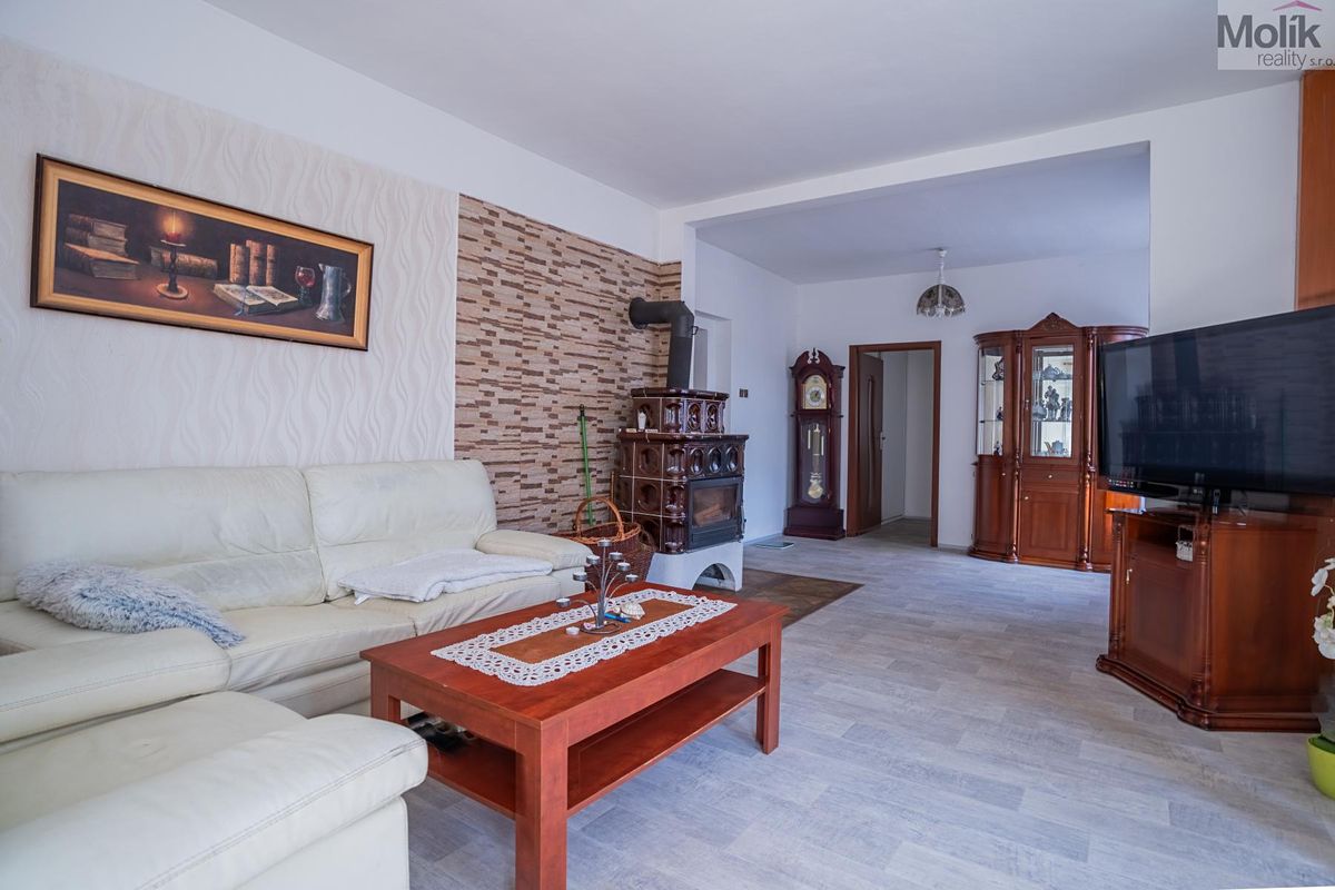 Prodej rodinného domu 268 m², pozemek 902 m² – fotografie 4