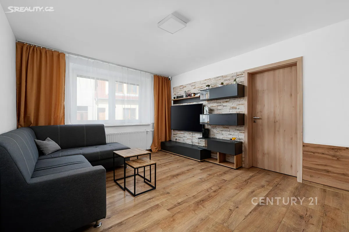 Prodej vícegeneračního domu 190 m², pozemek 598 m² - View 2