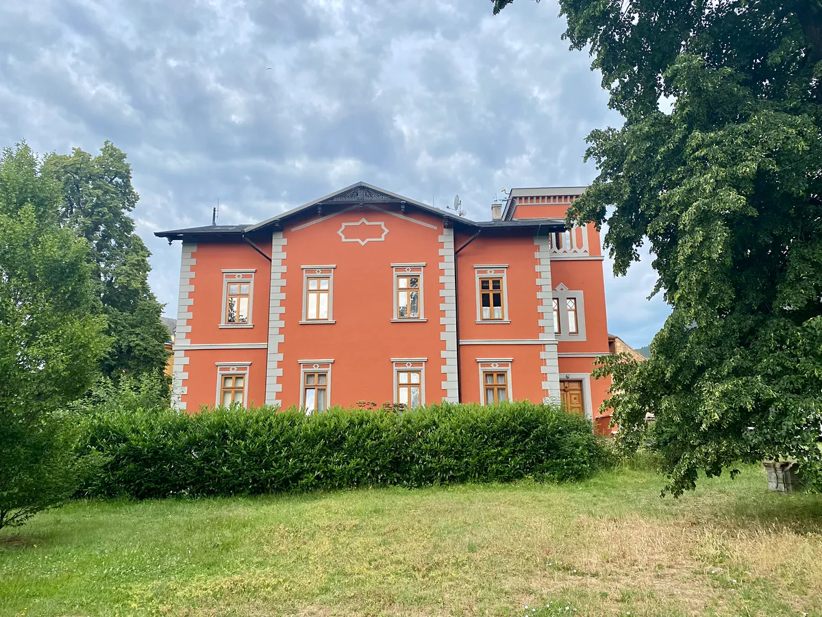 Prodej vily 900 m², pozemek 300 m²
